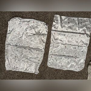 NWOT Kitsch queen set of pillowcases